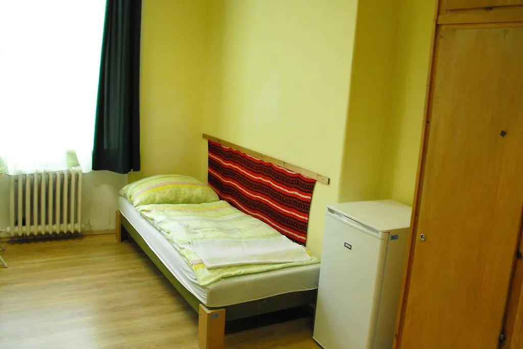 Mogyorodi Hostel Budapest