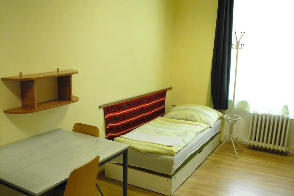 Mogyorodi Hostel Budapeste 0*,